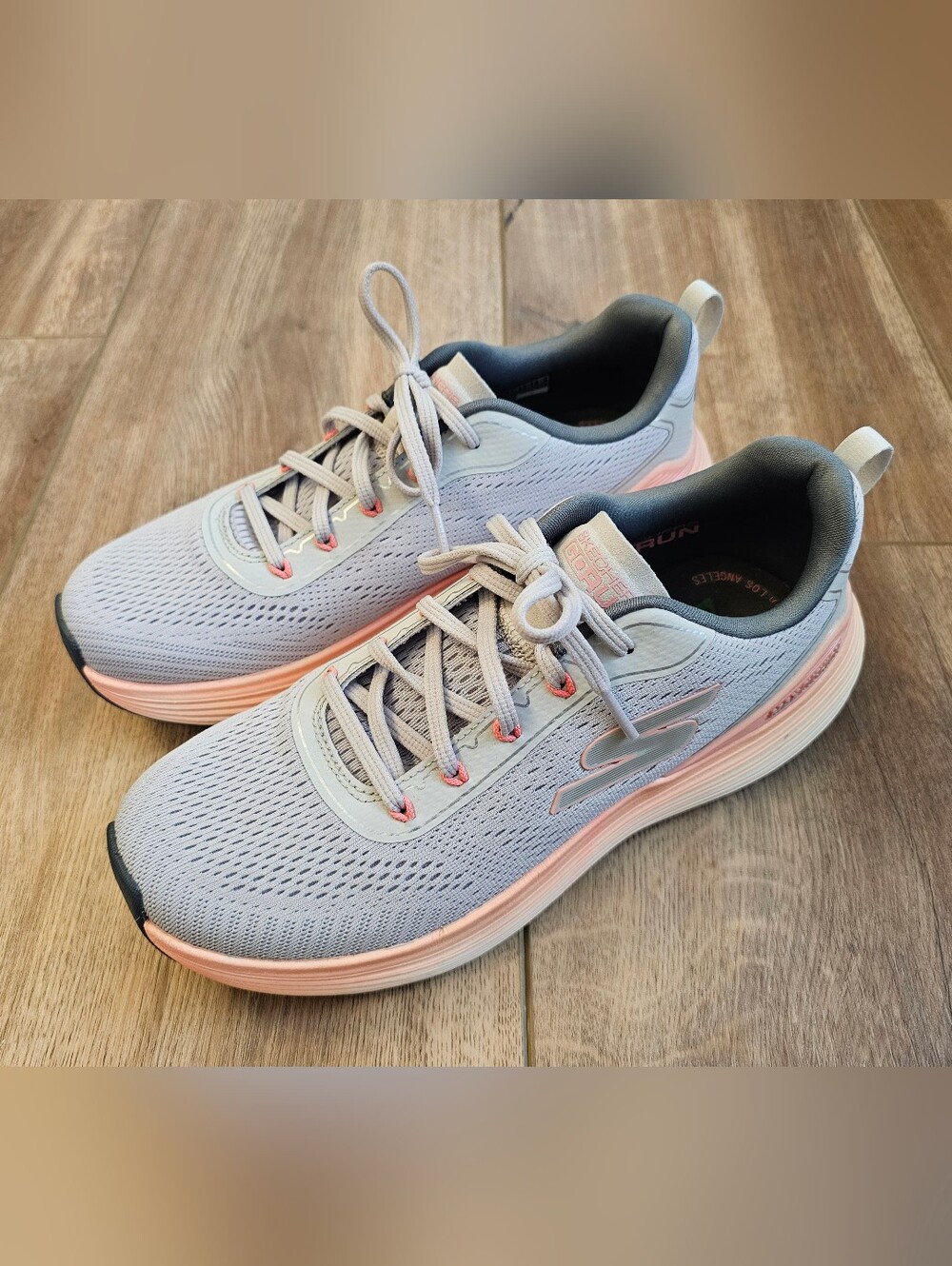 Skechers Women's Go Run Max Cushion Running Shoes - Size 8 - EUC